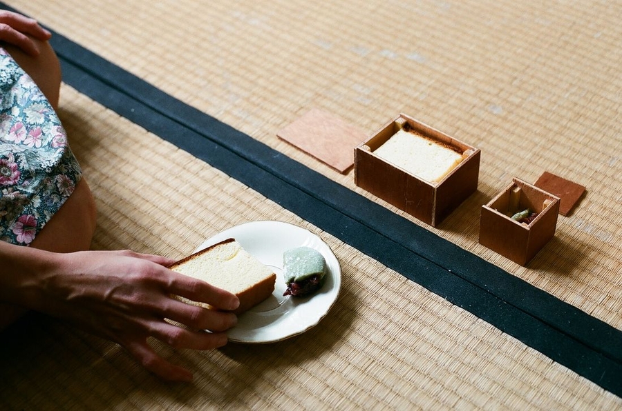 <p>2014<br />
Pillow Feet and<br />
Japanese Sweets</p>